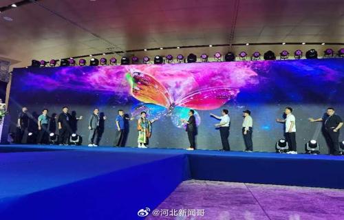 李玟姐姐回应争议否认对妹妹不好的言论