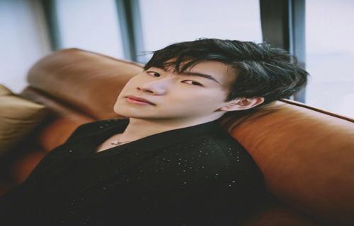 白鹿亮相抹胸纱裙秀锁骨
